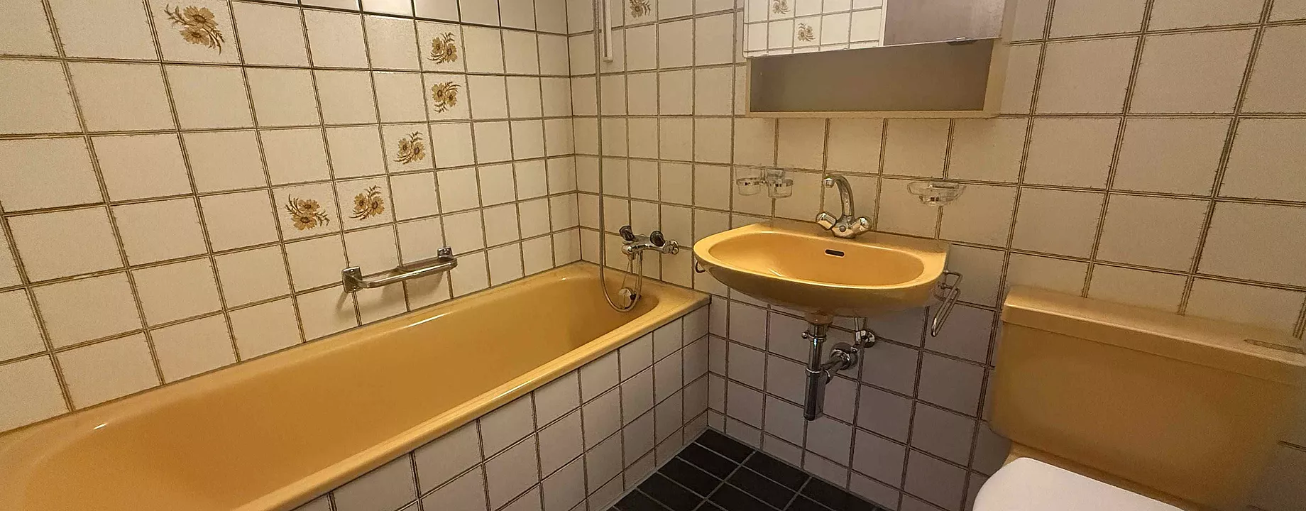 Bad mit Badewanne